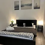 Downtown Rose Garden Apartments Whit Garage Opcional