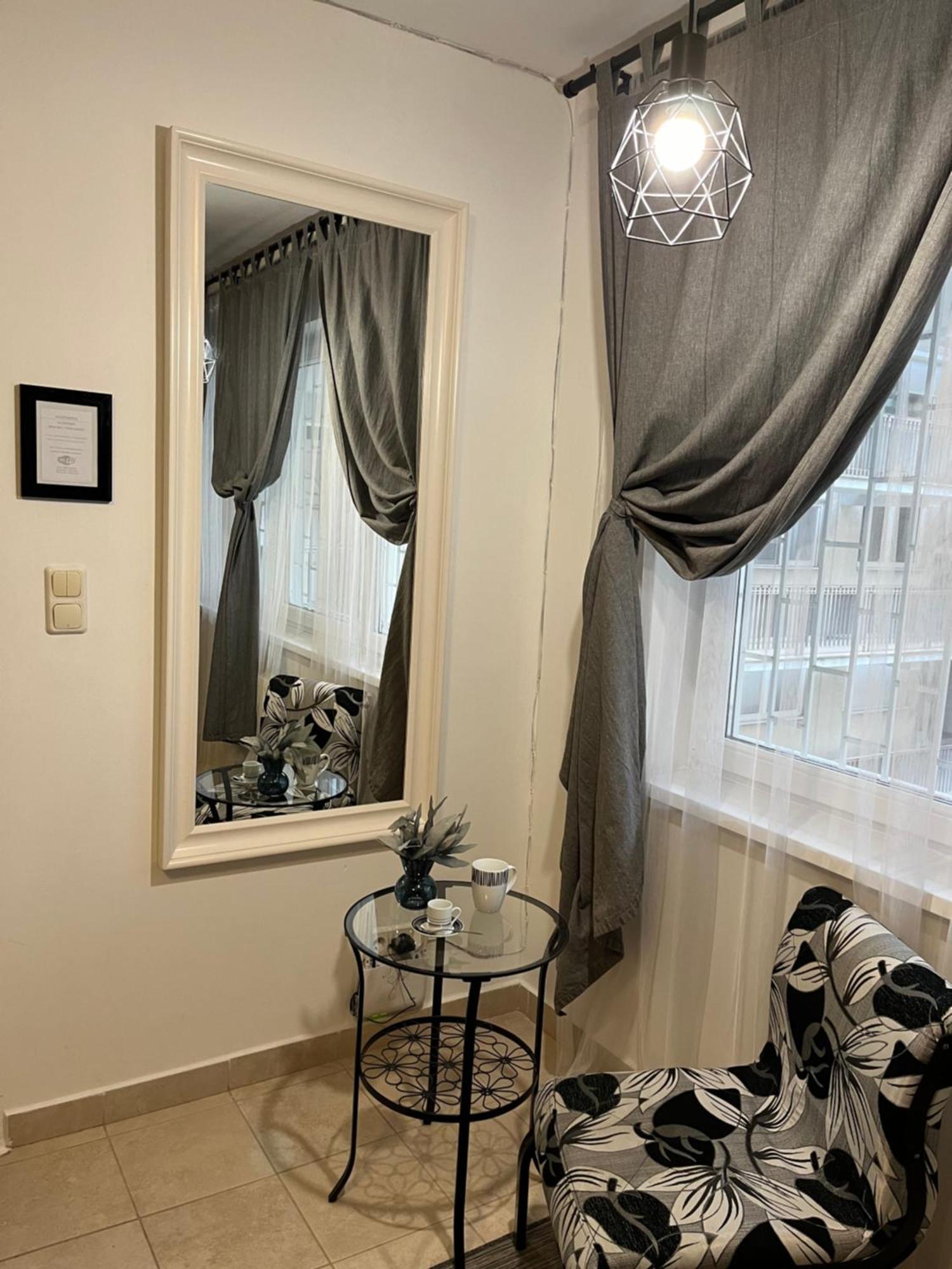Downtown Rose Garden Whit Garage Opcional Apartman *